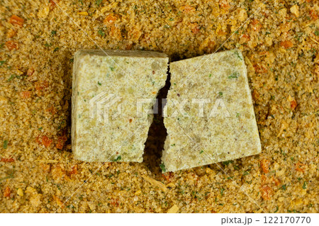 A versatile cube-shaped seasoning consisting of a mixture of vegetables and salt 122170770