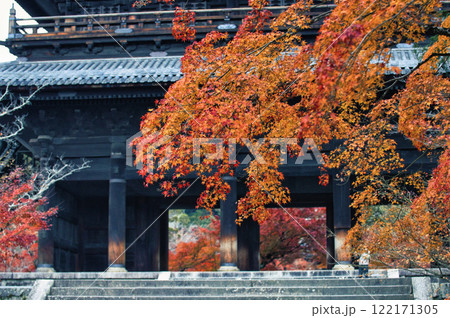 京都 南禅寺 水路閣 紅葉；Suiro-kaku, Nanzen-ji, Kyoto 122171305