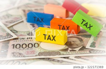 税金と一万円札（渋沢栄一）　TAX 122171369