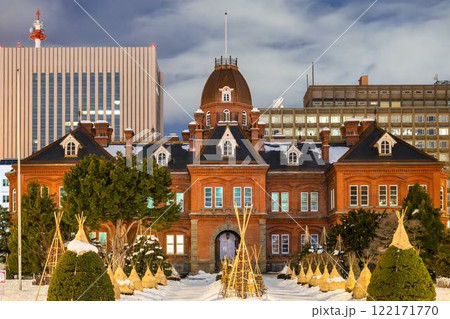 冬の夕暮れ　旧北海道庁（赤れんが庁舎）　北海道札幌市 122171770