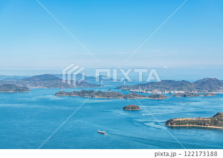 広島県某所から望む穏やかな瀬戸内海(瀬戸内イメージ) 広島県某所から望む穏やかな瀬戸内海(瀬戸内イメージ) 122173188