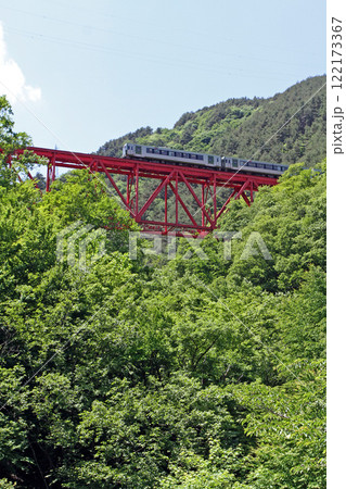陸中大橋のトラス橋を駆ける釜石線快速はまゆり　釜石線　JR釜石線 122173367