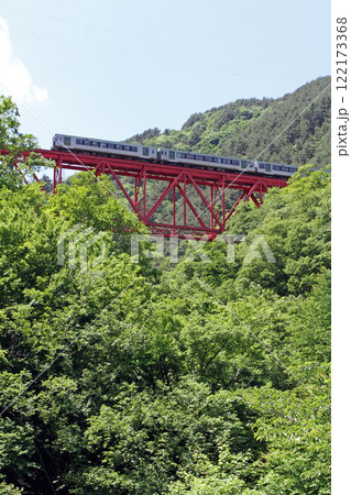 陸中大橋のトラス橋を駆ける釜石線快速はまゆり　釜石線　JR釜石線 122173368