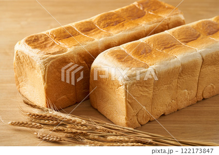 焼きたての食パン 122173847