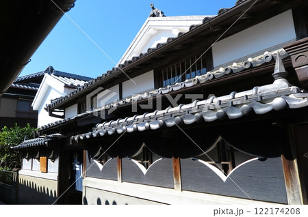 重伝建の古い街並みが残る和歌山県の湯浅：保存されている古い銭湯跡「甚風呂」 122174208