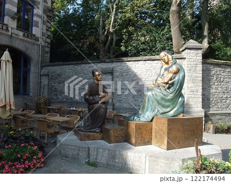 ノートルダム大聖堂近くにある像(トゥルネー/ベルギー) ノートルダム大聖堂近くにある像(トゥルネー/ベルギー) 122174494