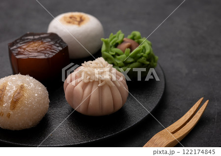 美味しそうな和菓子 122174845