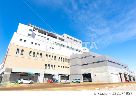 新築の基幹病院のある都市風景 新築の基幹病院のある都市風景 122174957