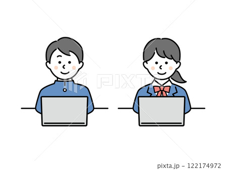 パソコンで勉強をする学生の男女 122174972