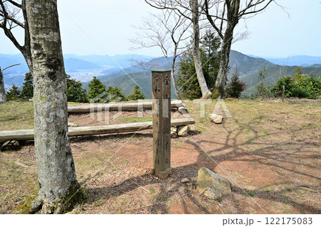 明智光秀による築城された　丹波「金山城」麓から本丸の様子 122175083