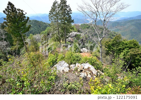 明智光秀による築城された 丹波「金山城」麓から本丸の様子 明智光秀による築城された 丹波「金山城」麓から本丸の様子 122175091