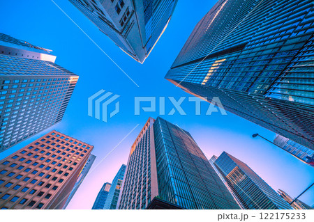 日本の東京都市景観 1月。「大手町駅前」交差点の大手町野村ビルなど、オフィスビル群を望む＝18日 122175233