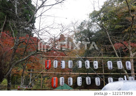 京都 貴船神社沿い　貴船川　夏には川床 122175959