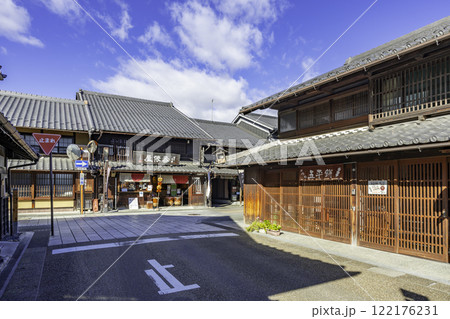 犬山　魚新通りと本町通りの交差点　愛知県犬山市 122176231