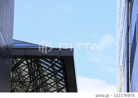 広場の上にあるガラス天井 広場の上にあるガラス天井 122176978