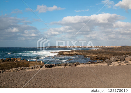 Coast of the Atlantic ocean, La Santa, Lanzarote, Spain 122178019