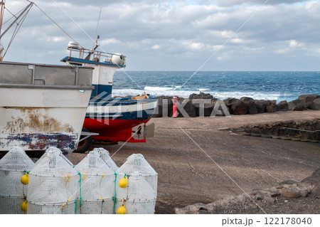 Boats on the coast of Atlantic ocean, Lanzarote, Spain 122178040