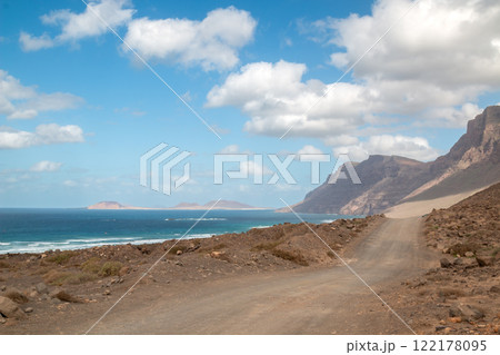 Coast of Atlantic ocean, Famara, Lanzarote 122178095