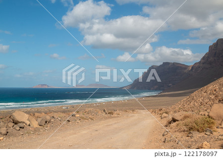 Coast of Atlantic ocean, Famara, Lanzarote 122178097