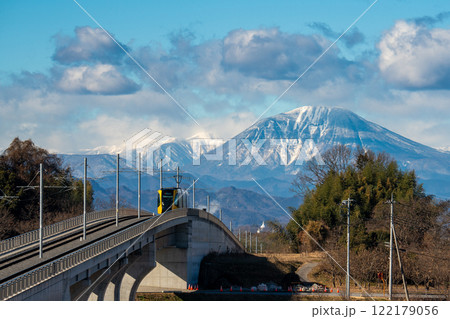 宇都宮ライトレールと男体山　栃木県宇都宮市 122179056