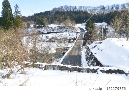 JR東日本飯山線の越後鹿渡駅から森宮野原駅の風景(2022年12月) 122179776