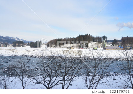 JR東日本飯山線の越後鹿渡駅から森宮野原駅の風景(2022年12月) JR東日本飯山線の越後鹿渡駅から森宮野原駅の風景(2022年12月) 122179791