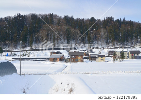 JR東日本飯山線の森宮野原駅から西大滝駅の風景(2022年12月) JR東日本飯山線の森宮野原駅から西大滝駅の風景(2022年12月) 122179895