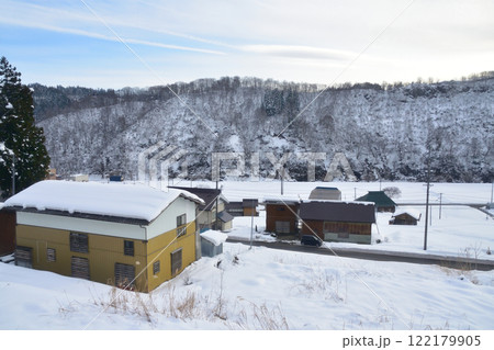JR東日本飯山線の森宮野原駅から西大滝駅の風景(2022年12月) 122179905
