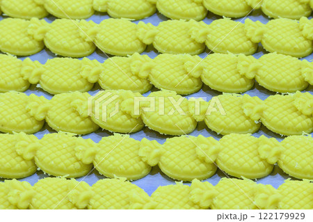 The group of pine apple shape soy bean cookie. 122179929