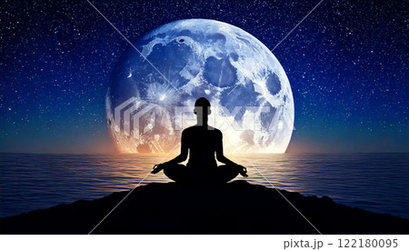 満月と瞑想 122180095