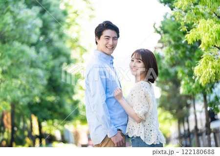 カップル　新生活イメージ 122180688