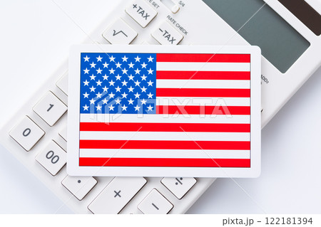 アメリカ国旗と電卓 アメリカ国旗と電卓 122181394