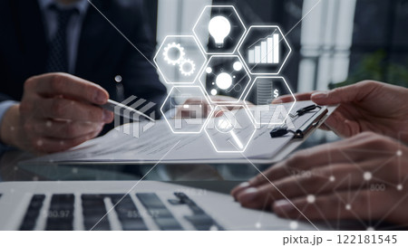 agents are explain to customers signing a contract to buy a new home. 122181545