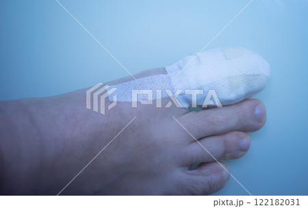 Foot big toe bandage injury 122182031