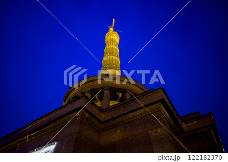 Night view of Victory Column, Siegessaule, commemorating victory in wars of German unification, in Berlin, Germany 122182370