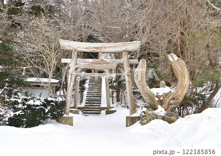 冬の北海道厚沢部町で椰子の木神社境内の風景を撮影 冬の北海道厚沢部町で椰子の木神社境内の風景を撮影 122185856