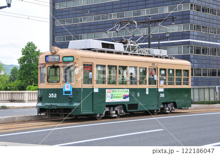 広島電鉄　原爆ドーム前ー本川町　350形　352 122186047
