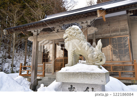 冬の北海道厚沢部町で村社上里大山祇神社境内の風景を撮影 122186084