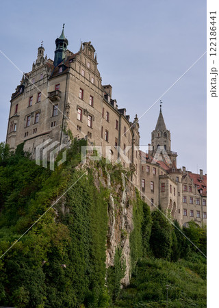 Majestic Sigmaringen Castle Perched on Rugged Cliff Above Tranquil Danube: Historic Hohenzollern Residence Showcases Medieval Architecture and Royal Collections in Picturesque Baden-Wurttemberg 122186441