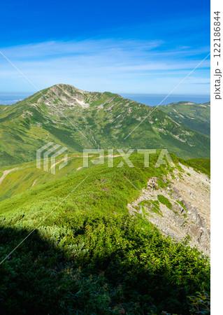 三俣蓮華岳の巻道分岐点から見る黒部五郎岳　北アルプス双六岳三俣蓮華岳登山 122186844