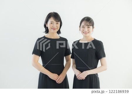 制服を着た働く女性たち 制服を着た働く女性たち 122186939