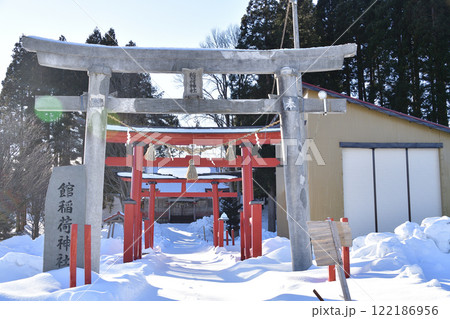 冬の北海道厚沢部町で館稲荷神社境内の風景を撮影 122186956