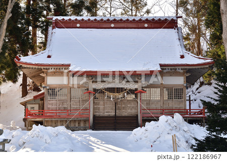 冬の北海道厚沢部町で館稲荷神社境内の風景を撮影 122186967