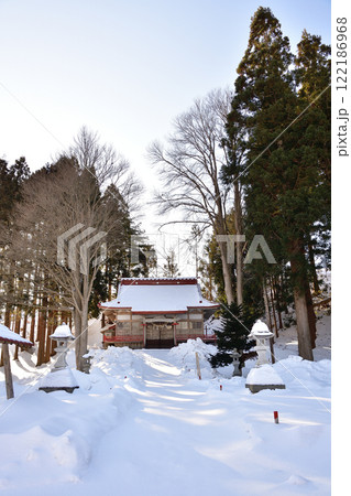 冬の北海道厚沢部町で館稲荷神社境内の風景を撮影 122186968