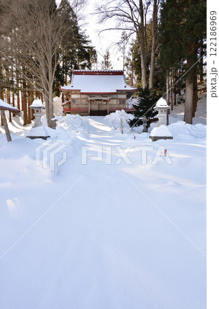 冬の北海道厚沢部町で館稲荷神社境内の風景を撮影 122186969