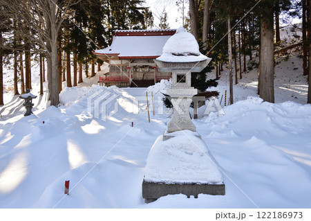 冬の北海道厚沢部町で館稲荷神社境内の風景を撮影 122186973