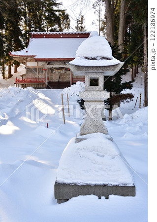 冬の北海道厚沢部町で館稲荷神社境内の風景を撮影 122186974