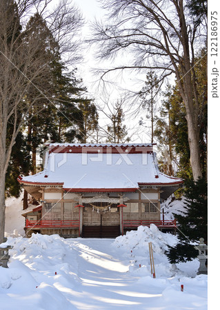 冬の北海道厚沢部町で館稲荷神社境内の風景を撮影 122186975