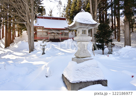 冬の北海道厚沢部町で館稲荷神社境内の風景を撮影 122186977