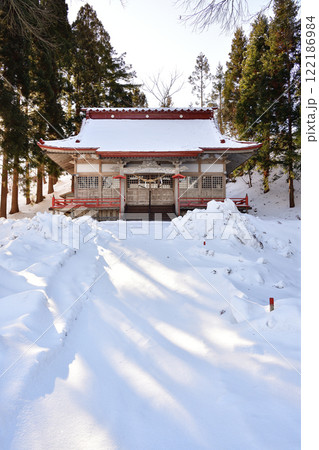 冬の北海道厚沢部町で館稲荷神社境内の風景を撮影 122186984